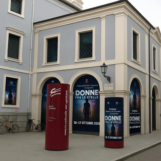 Ingresso del Centro Culturale Altinate San Gaetano con i totem del Festival Donne fra le Stelle